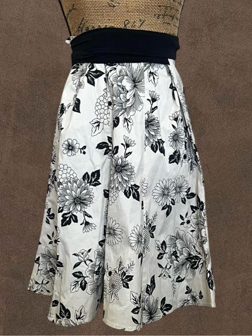 Lipstick Boutique Black & White Floral Circle Skirt